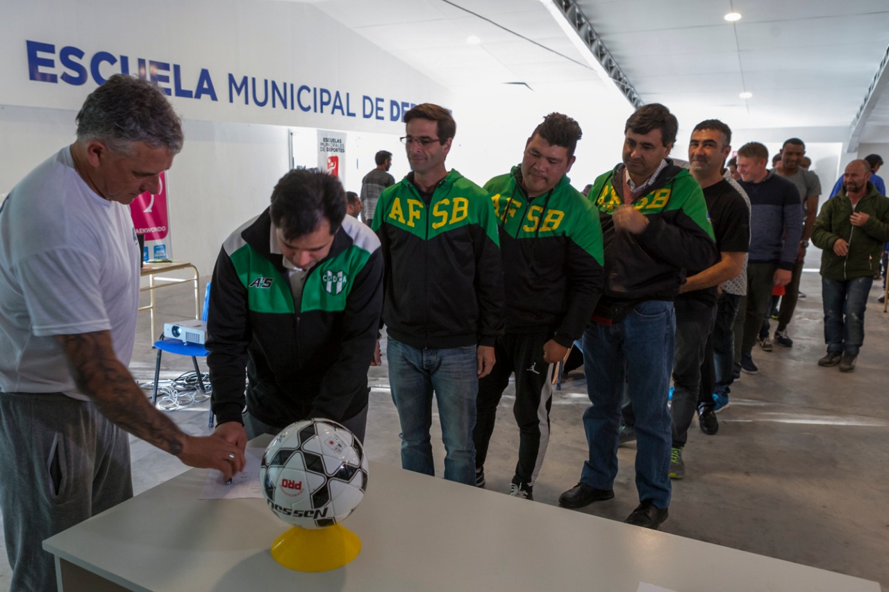 Entregaron los certificados del curso de Director Técnico de Fútbol Infanto Juvenil Cadena Virtual Entregaron los certificados del curso de Director Técnico de Fútbol Infanto Juvenil Cadena Virtual